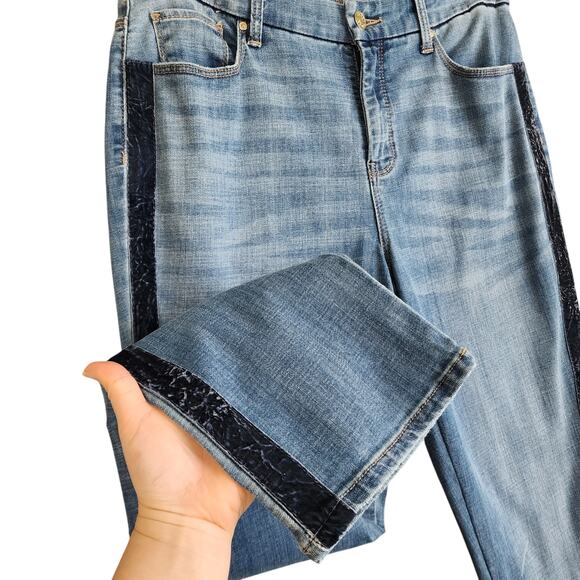 Chicos Womens So Slimming Velvet Side Seam Girlfriend Ankle Jeans Size 8 Denim - Picture 3 of 14